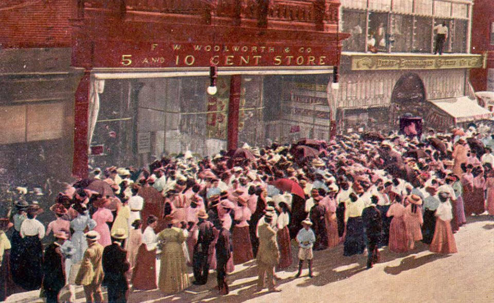 Черная пятница: история безумных скидок и неожиданных последствий - Фото №2