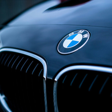 Знак BMW — история символа статуса и скорости