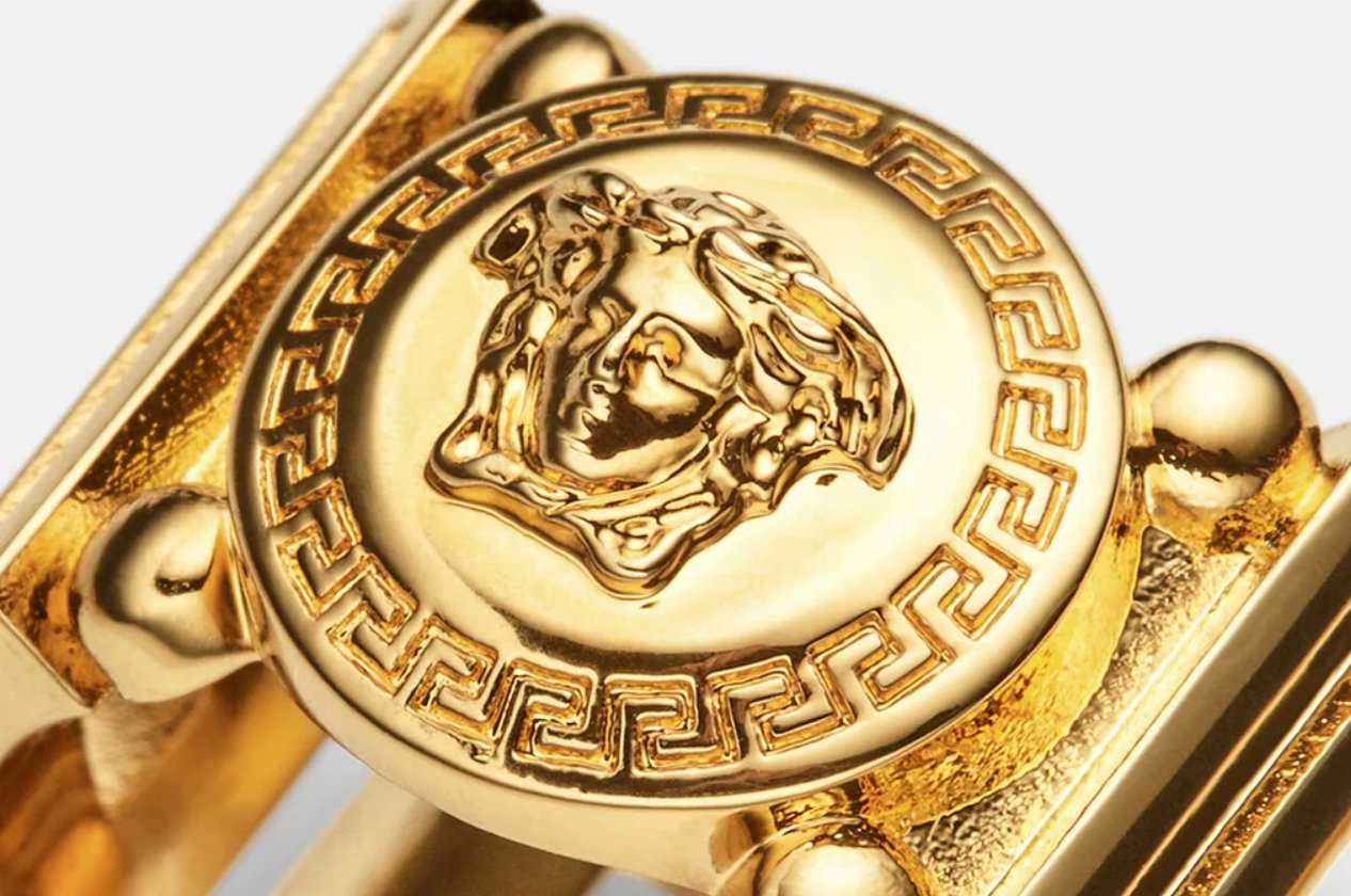 Еволюція Версаче Лого: як трансформувався символ італійської моди?