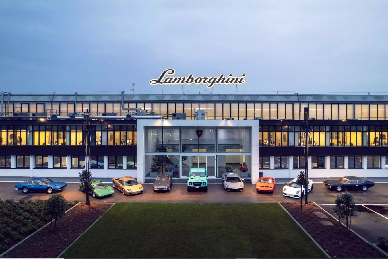 Как Lamborghini превратила вызовы в недостижимый результат: 5 ключевых моментов истории - Фото №19