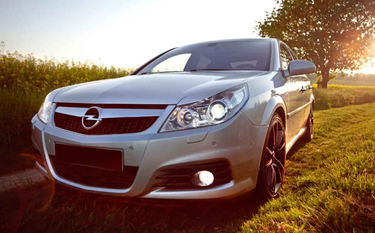 Логотип Opel: що приховує блискавка Blitz та як цей досвід використовувати у бізнесі - Фото №1