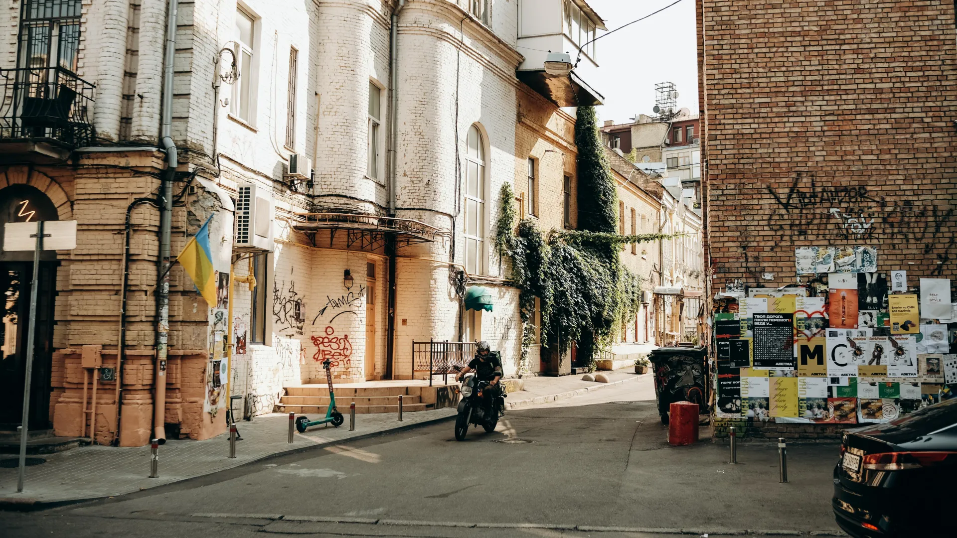 Фото №7: Ironichna osoba - брендинг для украинской поэтессы   - Разработка логотипа и создание бренда в студии брендинга Rocketmen Agency