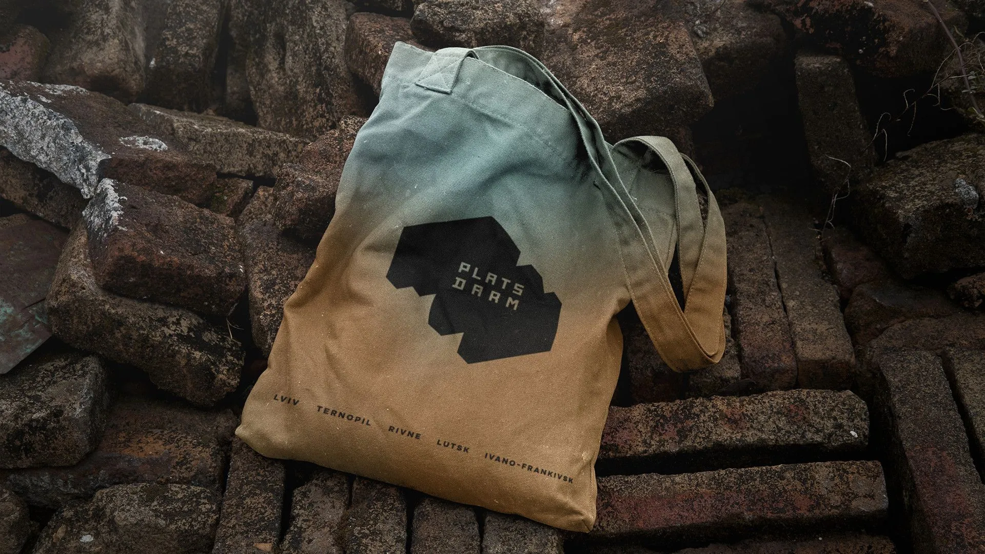 Фото №8: Platsdarm — сеть магазинов военно-тактической одежды и обуви - Разработка логотипа и создание бренда в студии брендинга Rocketmen Agency