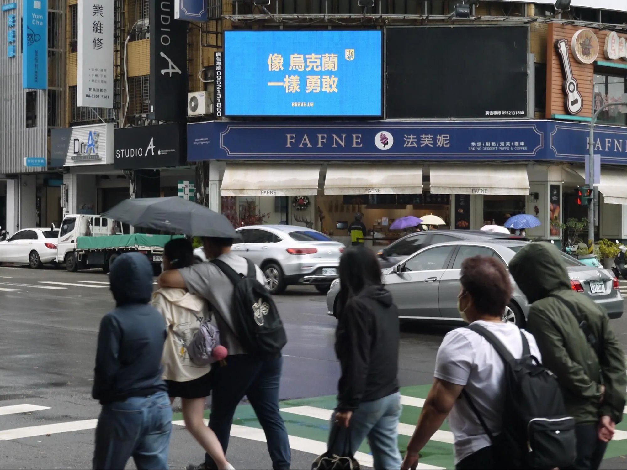 Как во время войны, креатив становится оружием. Примеры Lego, Rozetka и «Новая почта» - Фото №29