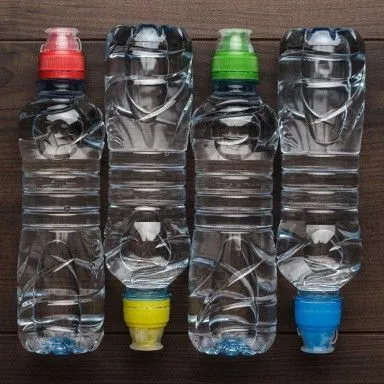 Пластиковая бутылка для минеральной и питьевой воды
