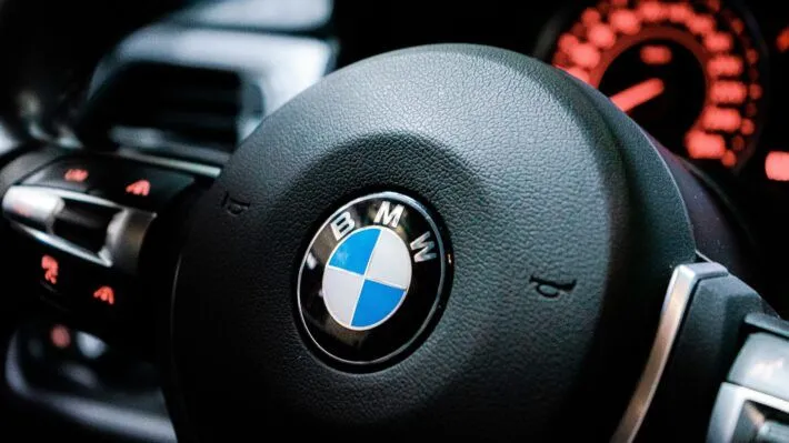 Знак BMW — история символа статуса и скорости - Фото №1