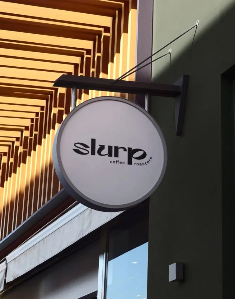 Фото №8: Slurp - кофейный шоурум в Киеве - Разработка логотипа и создание бренда в студии брендинга Rocketmen Agency