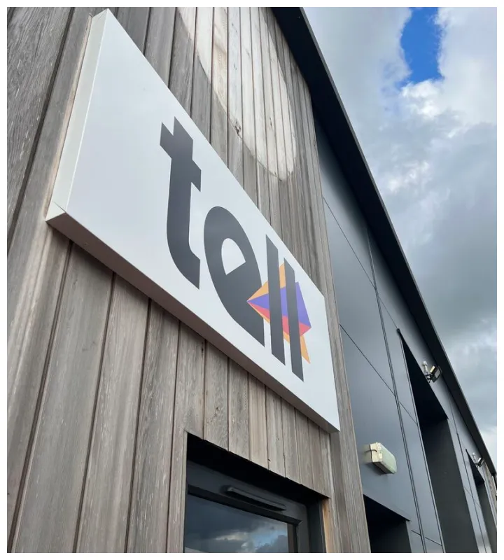 Фото №1: Tell - технический суппорт концертов и трансляций. Реализация - Разработка логотипа и создание бренда в студии брендинга Rocketmen Agency